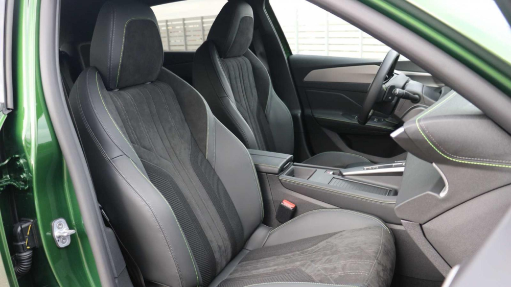 Ghế trước bọc da của Peugeot 308 2021