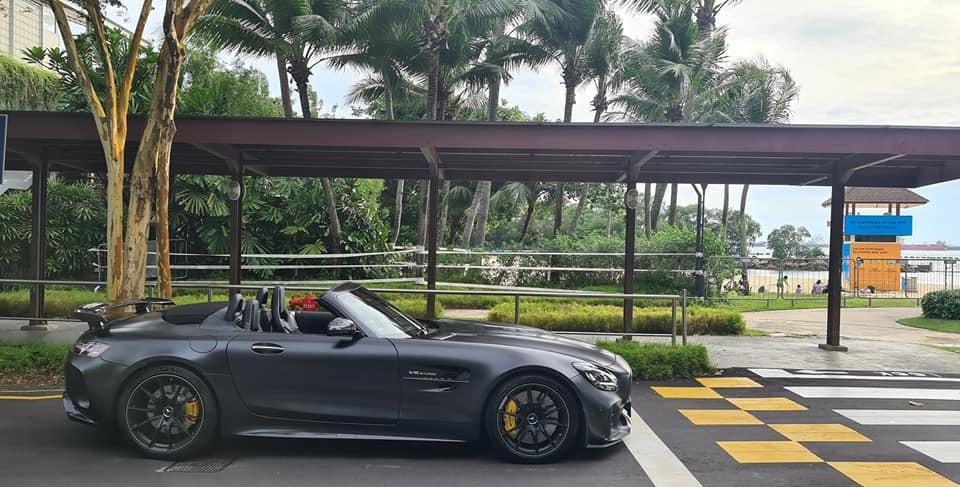 Còn đây là Mercedes-AMG GT R Roadster ở Singapore