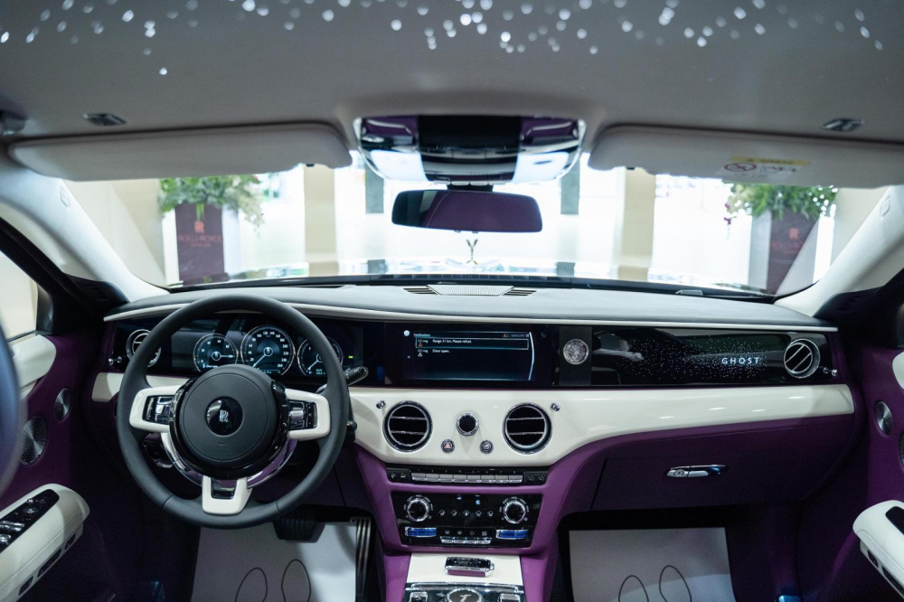 Rolls-Royce Ghost 2021 c&oacute; tốc độ tối đa 250 km/h