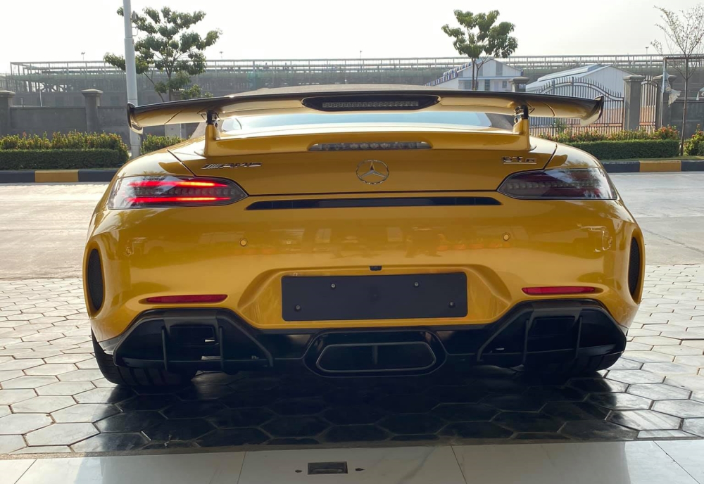 Thiết kế đuôi siêu xe Mercedes-AMG GT Roadster đầu tiên về Campuchia