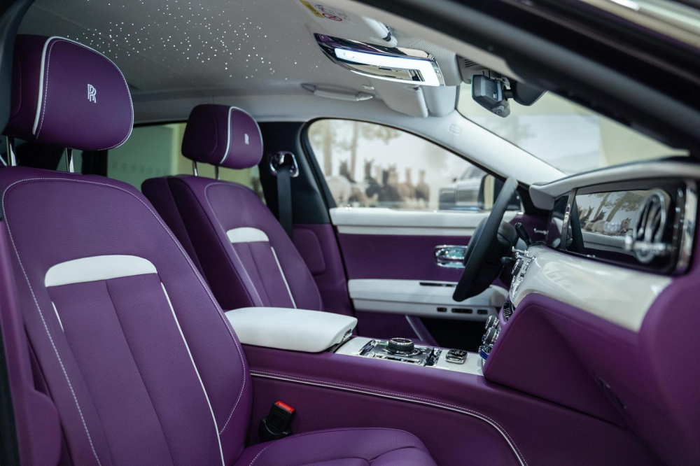 Nội thất xe si&ecirc;u sang Rolls-Royce Ghost Extended 2021 mới đến Campuchia