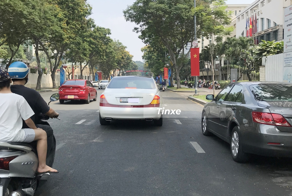Maybach 62S màu trắng siêu hiếm tại Việt Nam của doanh nhân ngành thực phẩm tại Sài thành Maybach 62S màu trắng siêu hiếm tại Việt Nam của doanh nhân ngành thực phẩm tại Sài thành