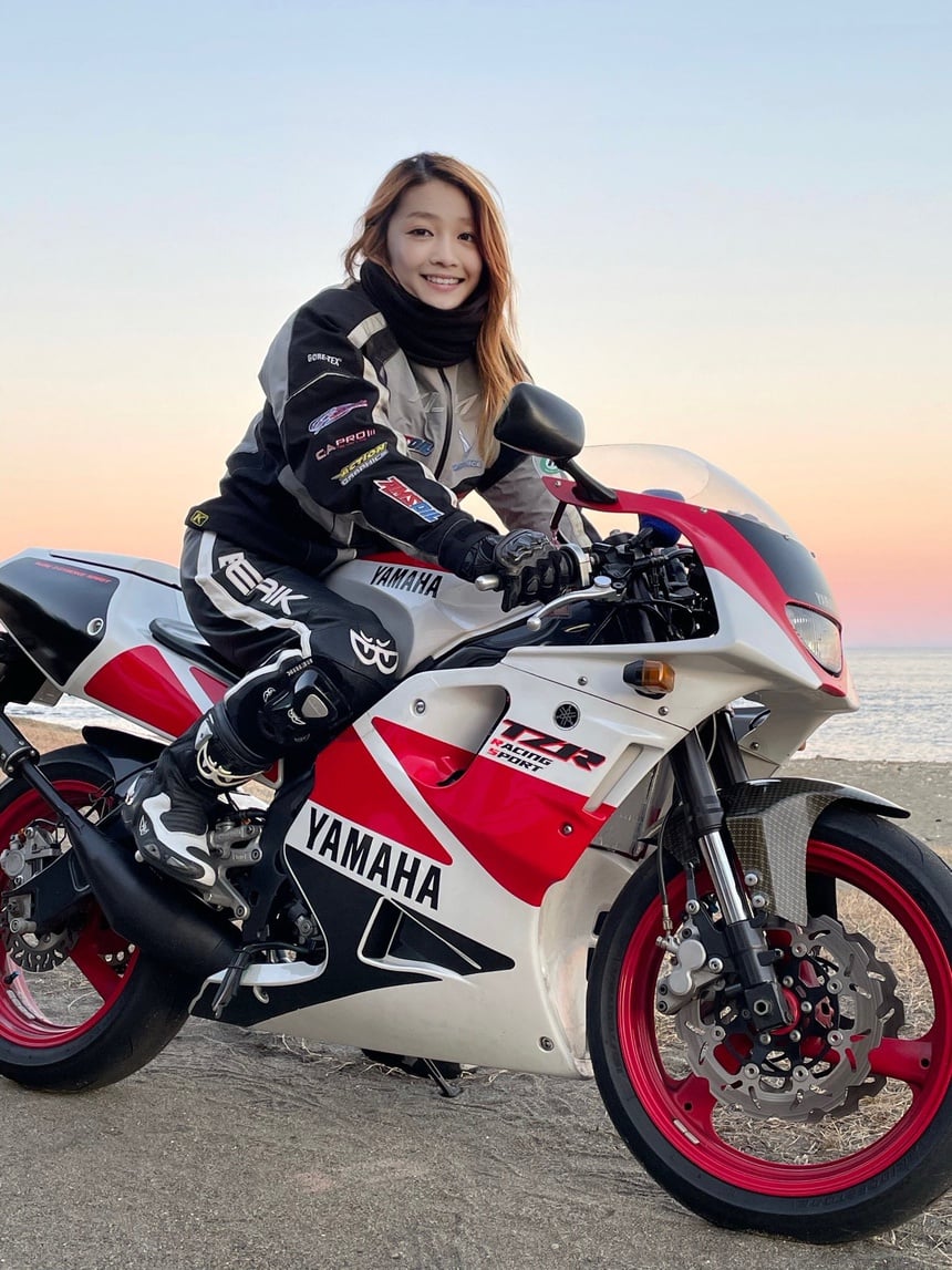 Những bức ảnh nữ biker này chụp cùng xe đã thu hút sự chú ý của cộng đồng mạng Những bức ảnh nữ biker này chụp cùng xe đã thu hút sự chú ý của cộng đồng mạng