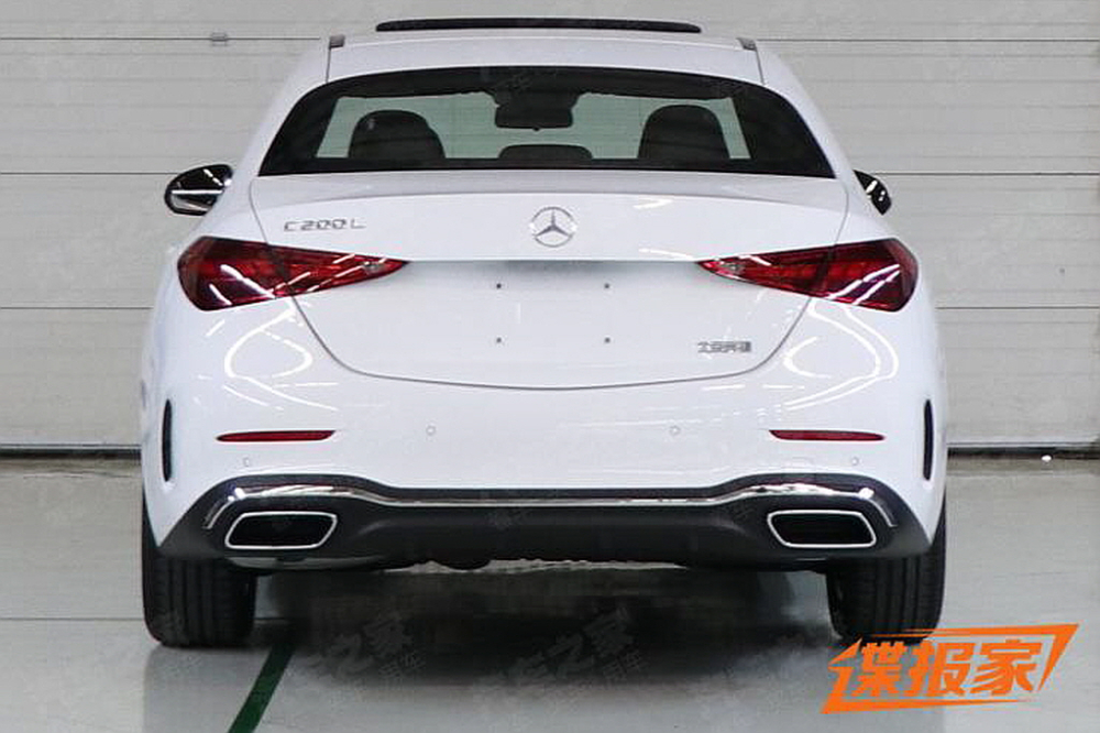 Mercedes-Benz C-Class L 2021 nhìn từ phía sau