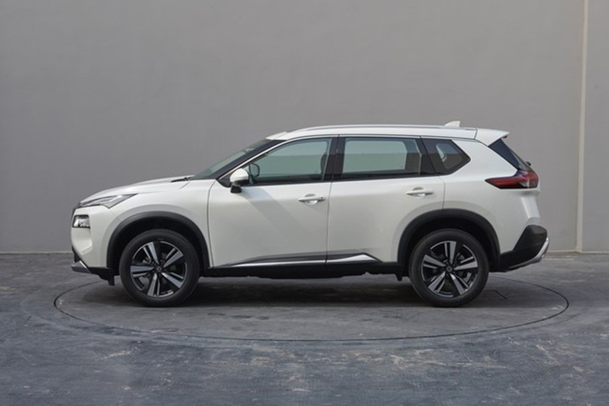 Nissan X-Trail 2021 c&oacute; k&iacute;ch thước lớn hơn một ch&uacute;t so với xe ở Mỹ