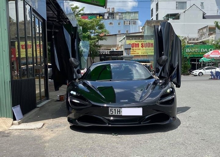 Còn đây là màu sơn nguyên bản của xe