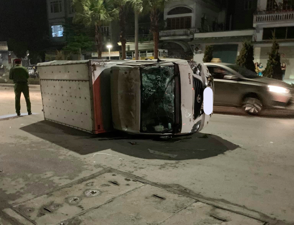 Chiếc xe ô tô tải hỏng nặng