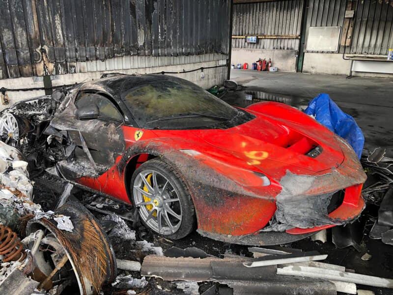 Không quá khó để nhận ra siêu xe Ferrari LaFerrari gặp nạn trong số 80 xe này