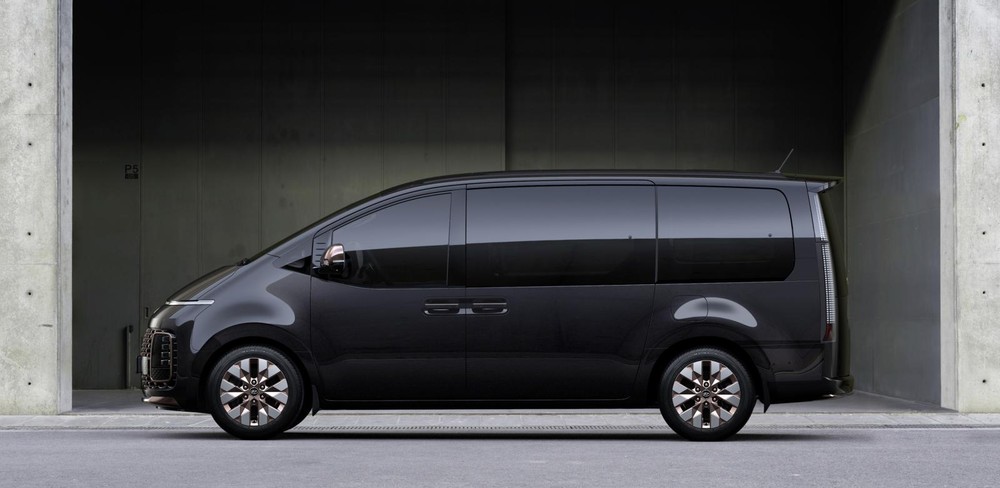 Sườn xe của Hyundai Staria được thiết kế với cảm hứng từ phi thuyền