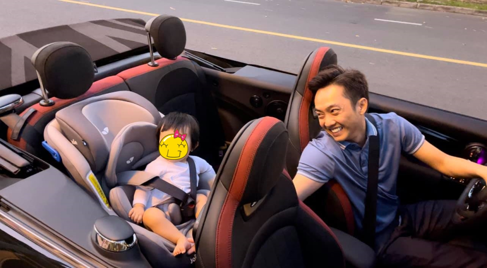 Cường Đô-la khoe ảnh chở con gái trên MINI John Cooper Works Convertible