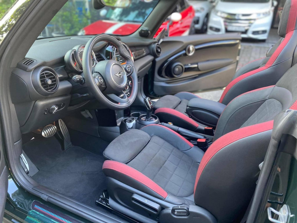 Nội thất xe MINI John Cooper Works Convertible của Cường Đô-la