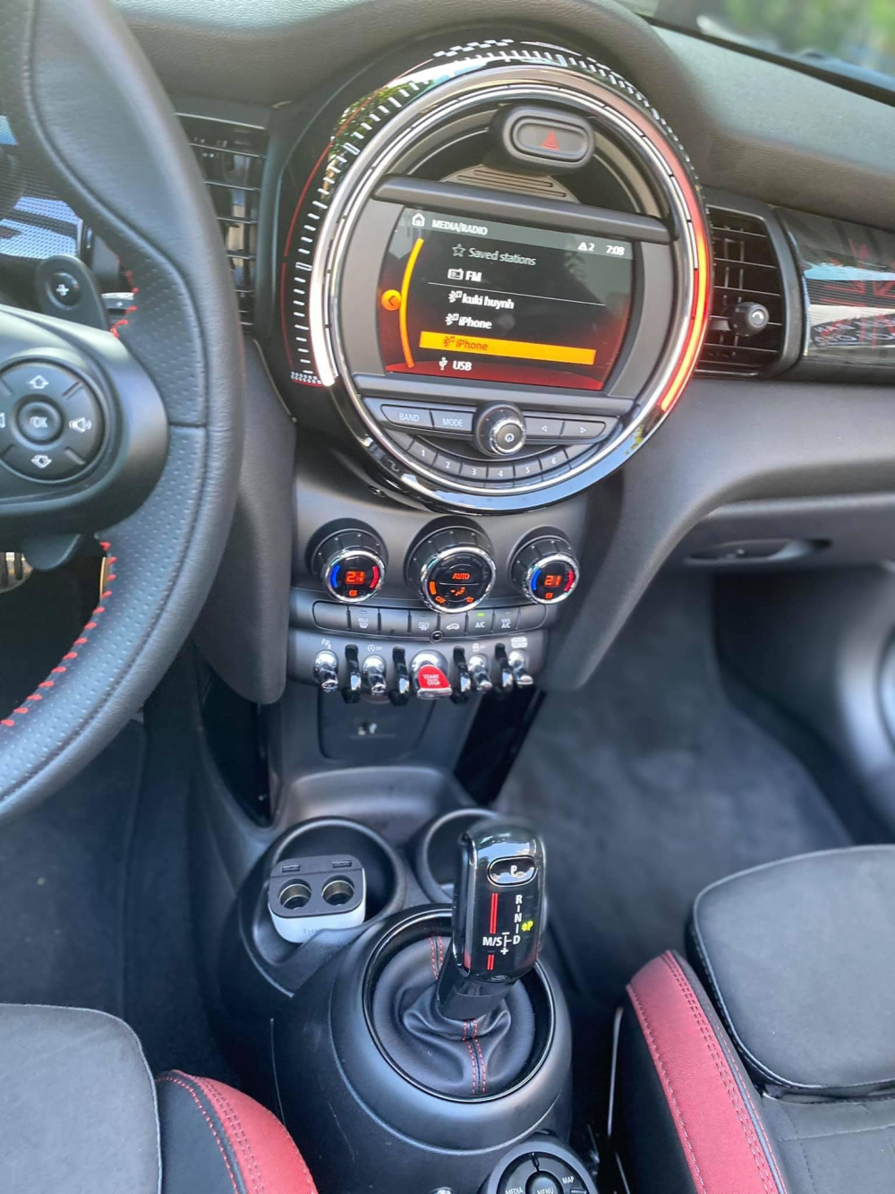Nội thất xe MINI John Cooper Works Convertible của Cường Đô-la