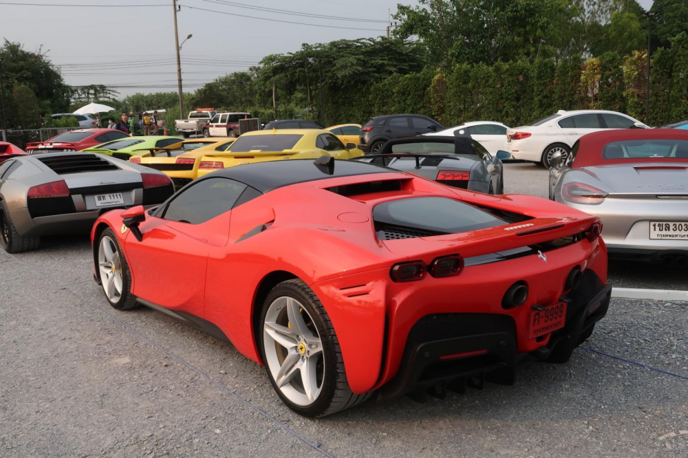 Ferrari SF90 Stradale cùng hàng chục siêu xe và xe thể thao