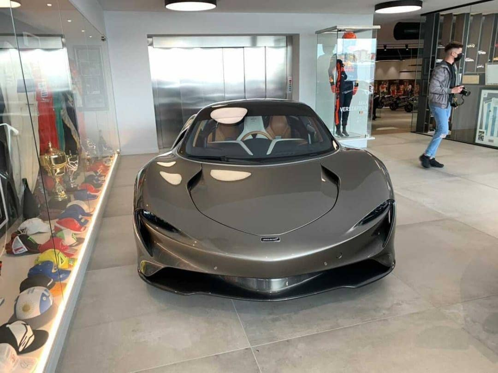 Chiếc McLaren Speedtail Berluti này có màu xám Chiếc McLaren Speedtail Berluti này có màu xám