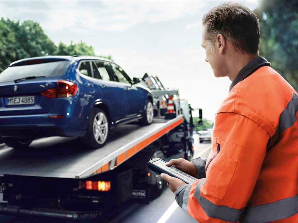 Roadside Assistance (RSA) là dịch vụ được thiết kế để hỗ trợ khách hàng khi gặp phải sự cố không mong muốn trên đường và cần sự hỗ trợ tức thời từ Dịch vụ chính hãng.