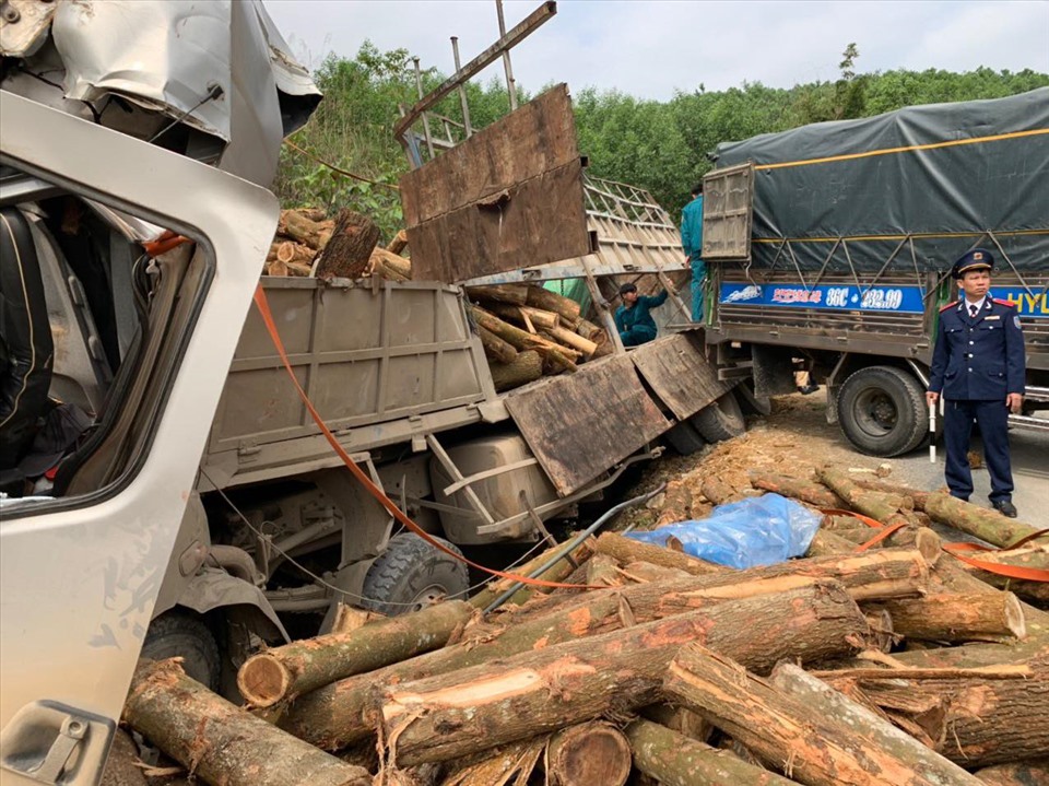 Vụ tai nạn khiến 7 người trên ô tô tải chở keo tử vong