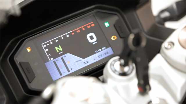 Màn hình màu TFT trên Lexmoto LXR SE 125