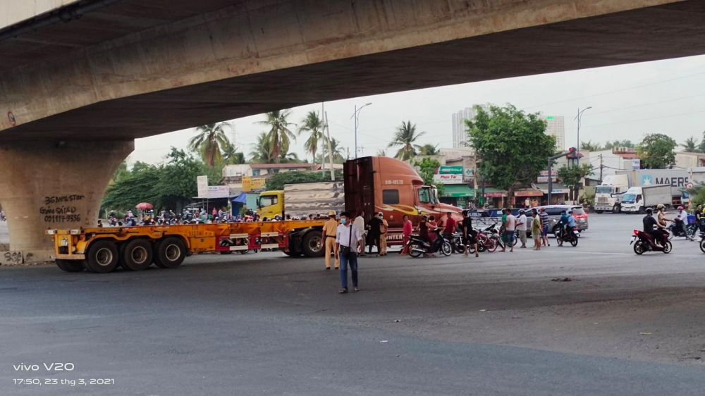 Lực lượng chức năng có mặt tại hiện trường vụ tai nạn