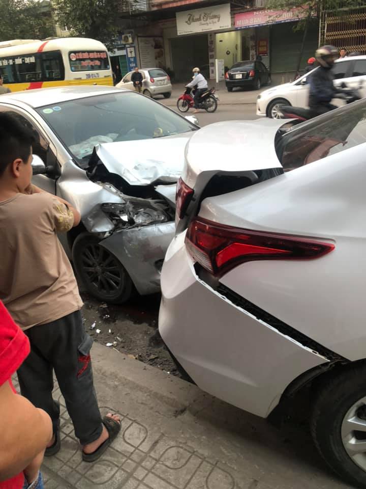 Thiệt hại của xe Toyota Vios và Hyundai Accent sau va chạm