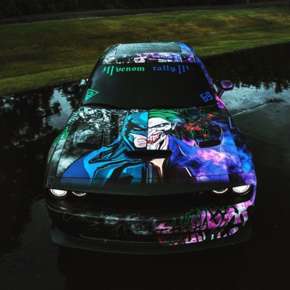 Ph&iacute;a trước của Dodge Challenger &ldquo;Dark Knight&rdquo;