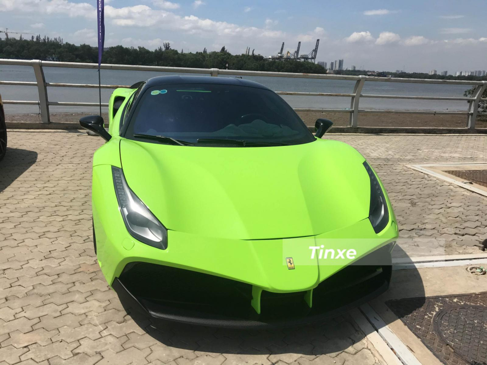 Ferrari 488 GTB SVR độc nhất Việt Nam thay áo mới màu táo xanh nổi bần bật Ferrari 488 GTB SVR độc nhất Việt Nam thay áo mới màu táo xanh nổi bần bật