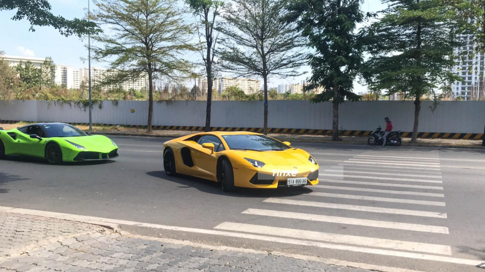 Lamborghini Aventador LP700-4 đầu tiên về Việt Nam cùng Ferrari 488 GTB độ SVR