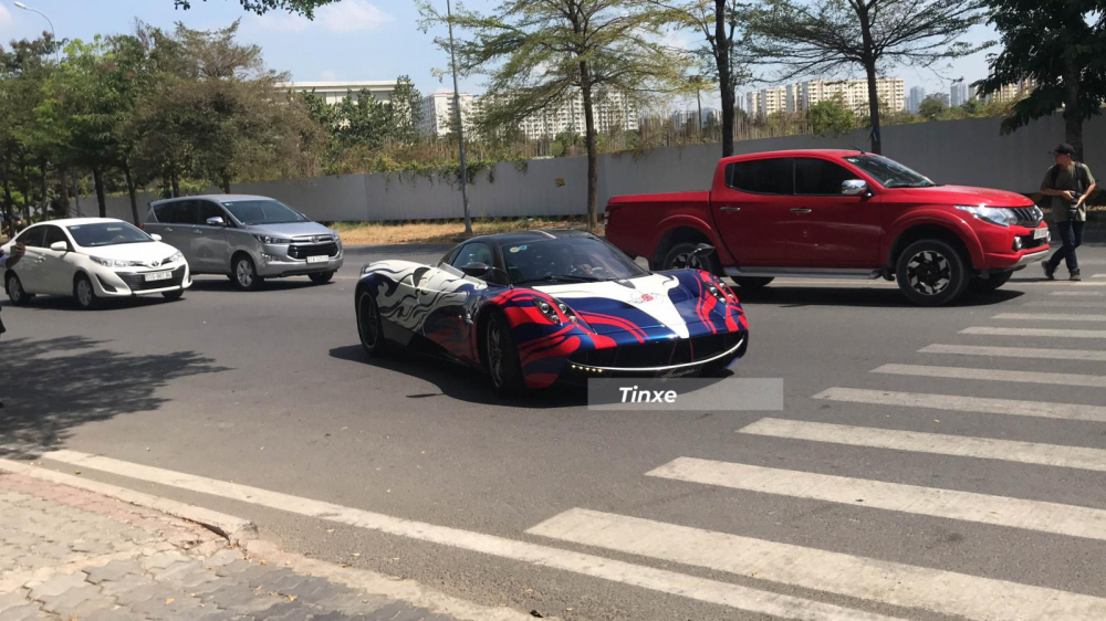 Đây cũng chính là lần đầu tiên Minh Nhựa mang Pagani Huayra tham dự hành trình siêu xe