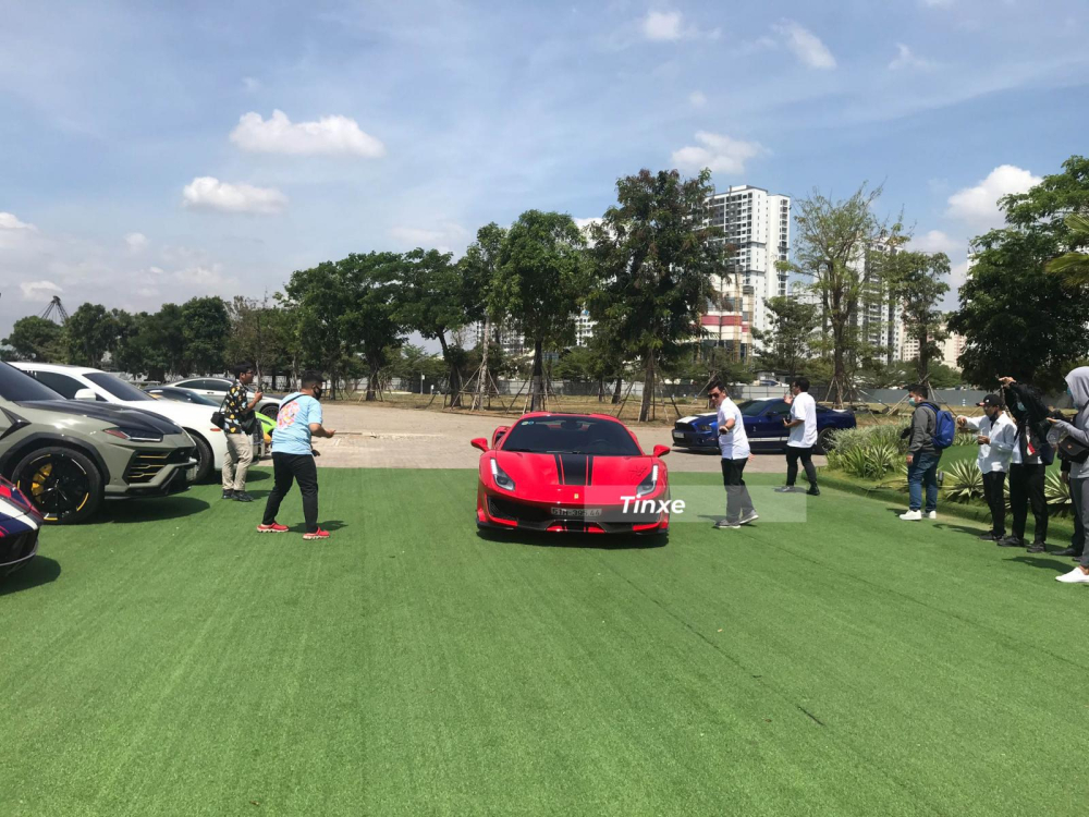 Hoàng Kim Khánh không lái McLaren Senna đi tham dự mà thay vào đó điều khiển Ferrari 488 Pista Spider