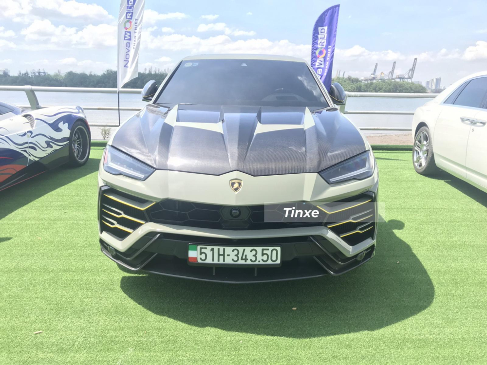 Lamborghini Urus l&agrave; si&ecirc;u SUV duy nhất c&oacute; mặt trong buổi tụ tập xe n&agrave;y.