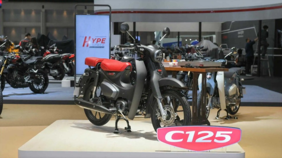 Honda Super Cub C125 màu Đen nhám