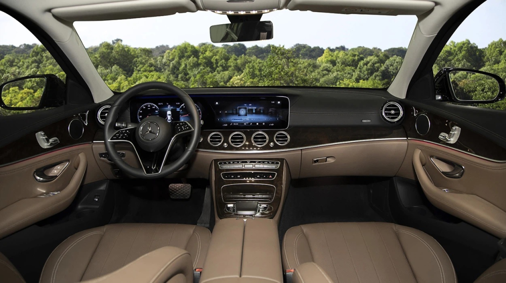 Nội thất của Mercedes-Benz E 200 Exclusive 2021.