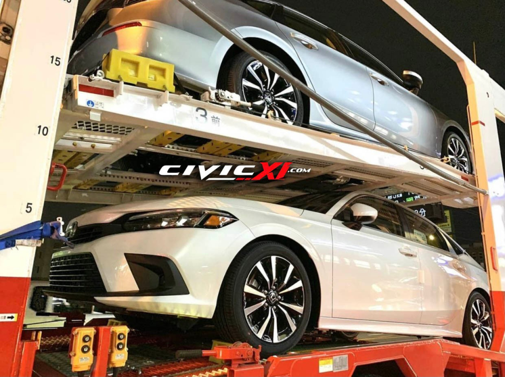 L&ocirc; xe Honda Civic 2022 được chở bằng &ocirc; t&ocirc; tải tr&ecirc;n đường phố Trung Quốc