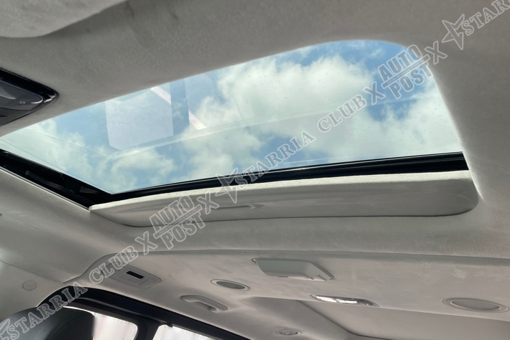 Cửa sổ trời của Hyundai Staria 2021