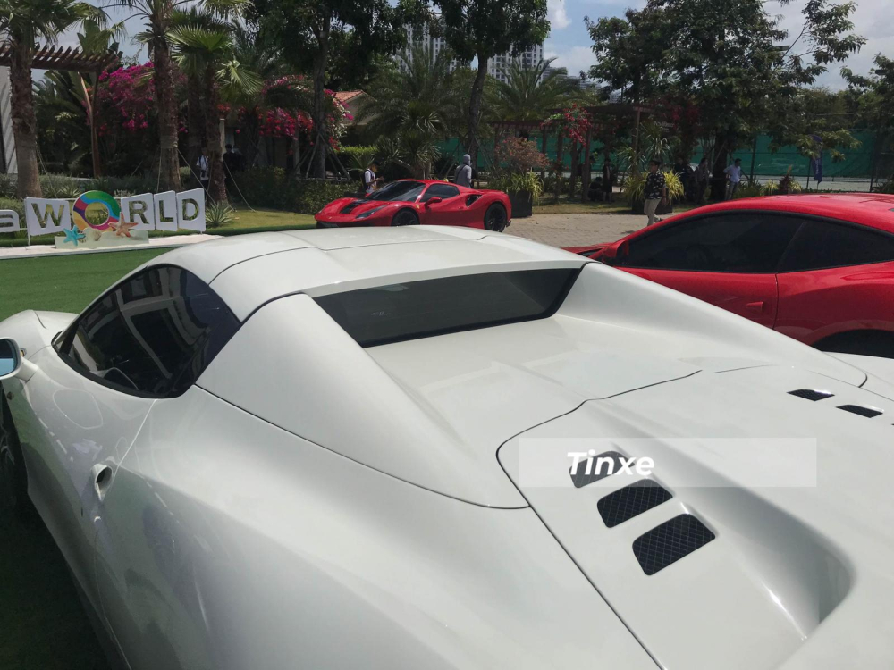 Mui xếp cứng của Ferrari 458 Spider mất 14 giây để hạ xuống