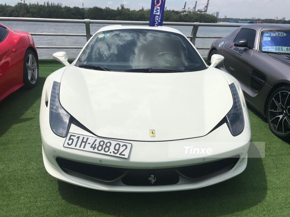 Vẻ đẹp của bạch mã Ferrari 458 Spider độc nhất Việt Nam