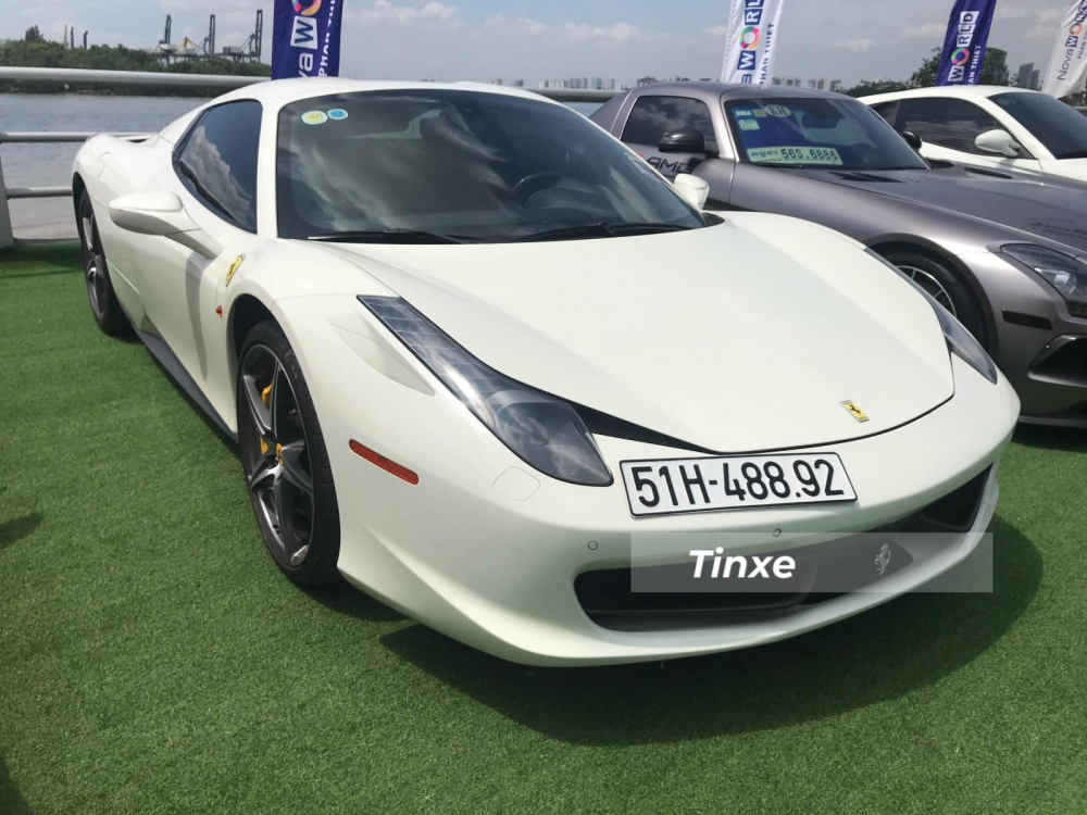 Ferrari 458 Spider có giá hơn 12 tỷ đồng