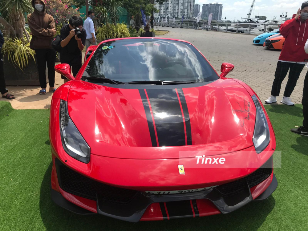 Cận cảnh diện mạo Ferrari 488 Pista Spider độc nhất Việt Nam sau khi được độ m&acirc;m h&agrave;ng hiệu