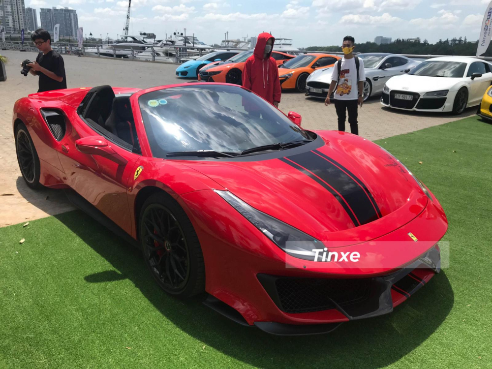 Hiện đ&acirc;y l&agrave; chiếc Ferrari 488 Pista Spider độc nhất Việt Nam