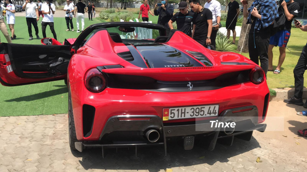Ferrari 488 Pista Spider của Ho&agrave;ng Kim Kh&aacute;nh