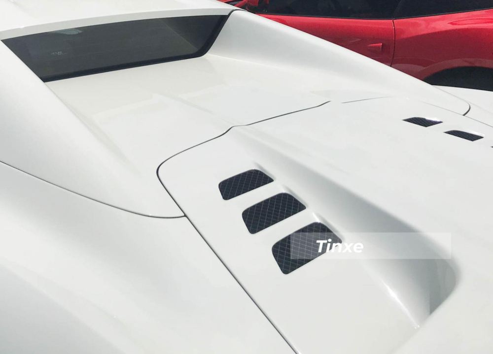 Việc trang bị ống xả IPE cũng giúp Ferrari 458 Spider tăng công suất thêm 15 mã lực
