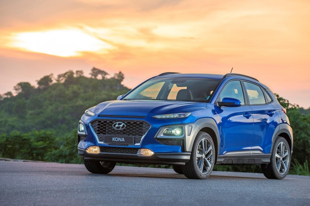 Bề ngang của Hyundai Kona vượt qua VinFast VF e34 nhưng chiều dài và chiều rộng thì chưa bằng.