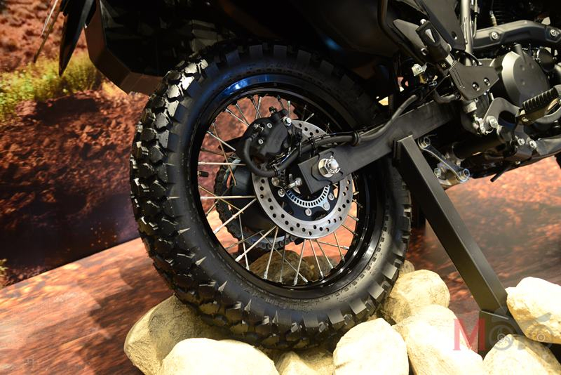 Dàn chân sau với gắp đôi rắn chắc trên Kawasaki KLR650 2022