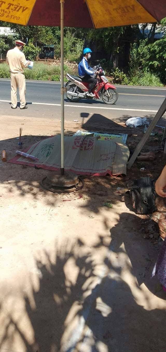 2 vợ chồng đi xe máy tử vong sau vụ tai nạn