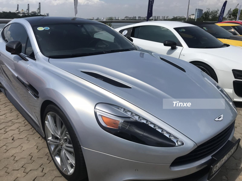 Bảng tính giá lệ phí trước bạ của Bộ Tài Chính cho thấy mẫu xe thể thao hạng sang Aston Martin Vanquish có giá 23,882 tỷ đồng. Chi phí đăng ký biển số và đăng kiểm của xe sẽ hơn 26 tỷ đồng.