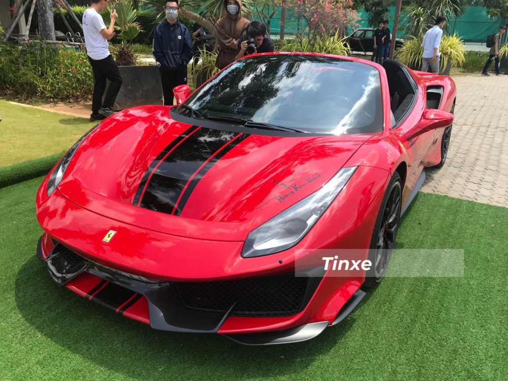 Cận cảnh nhan sắc của Ferrari 488 Pista Spider độc nhất Việt Nam