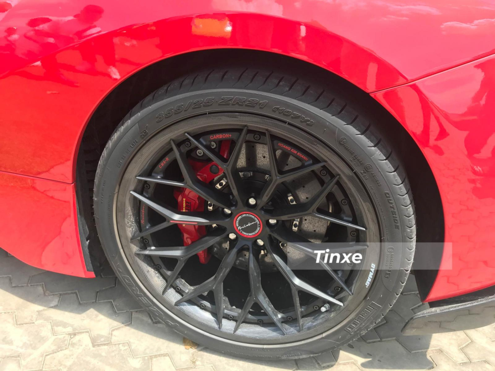 Cận cảnh bộ m&acirc;m độ Brixton Forged CM6-R của si&ecirc;u xe mui trần Ferrari 488 Pista Spider độc nhất Việt Nam