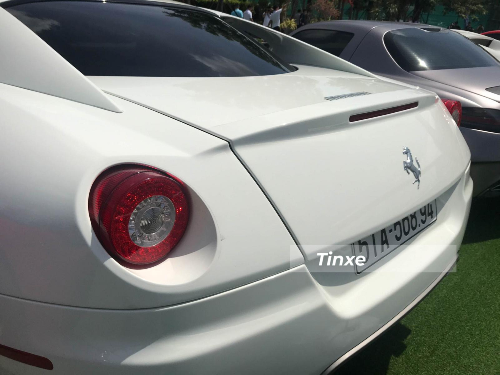 Thiết kế đuôi xe và đèn hậu dạng tròn đơn của Ferrari 599 GTB