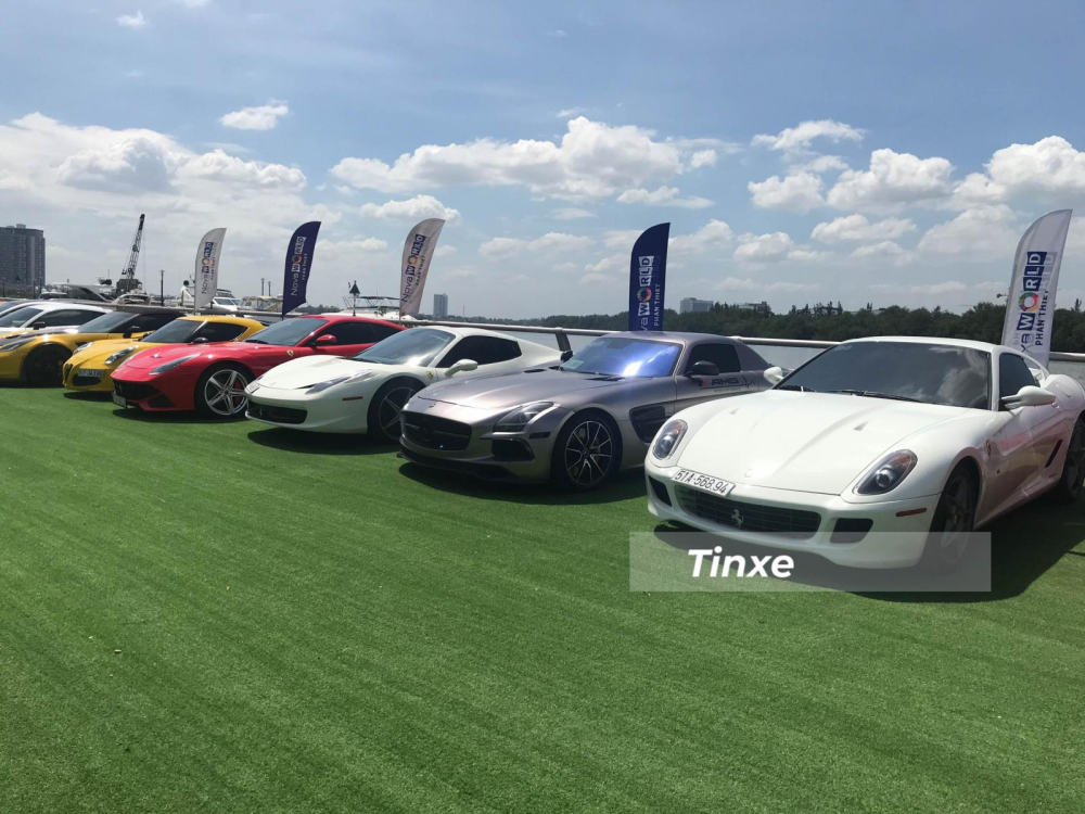 Ferrari 599 GTB nổi bật khi đỗ cùng hàng dài siêu xe trong sự kiện của nhóm Viet Rally