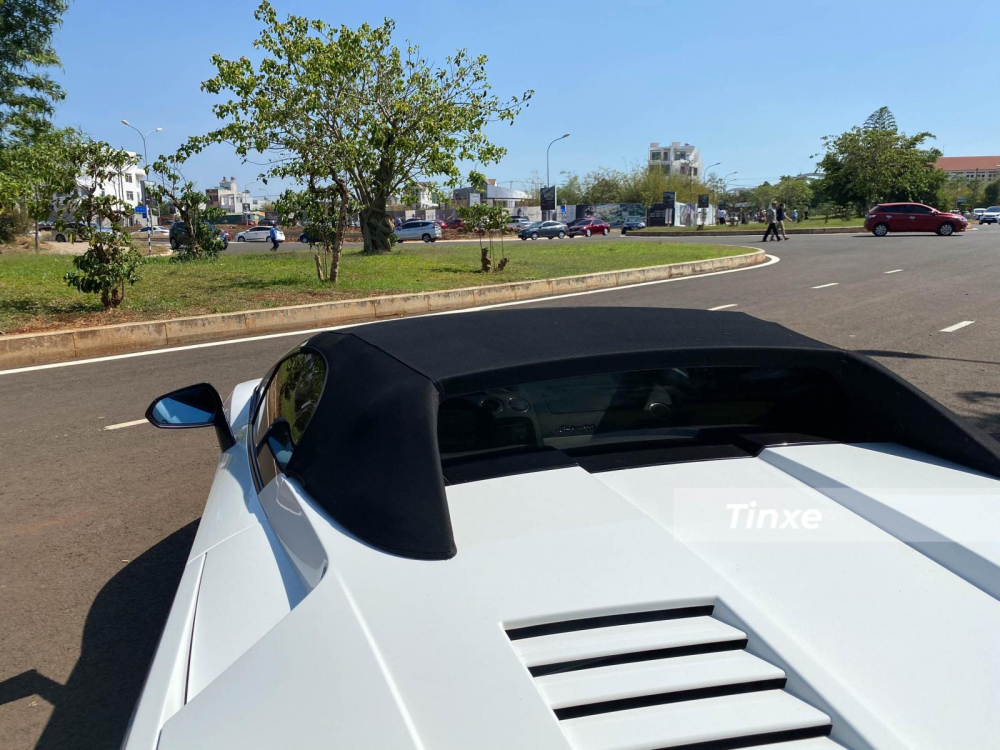 Lamborghini Gallardo LP560-4 Spyder của Chủ tịch Trung Nguyên mất 20 giây để mở mui