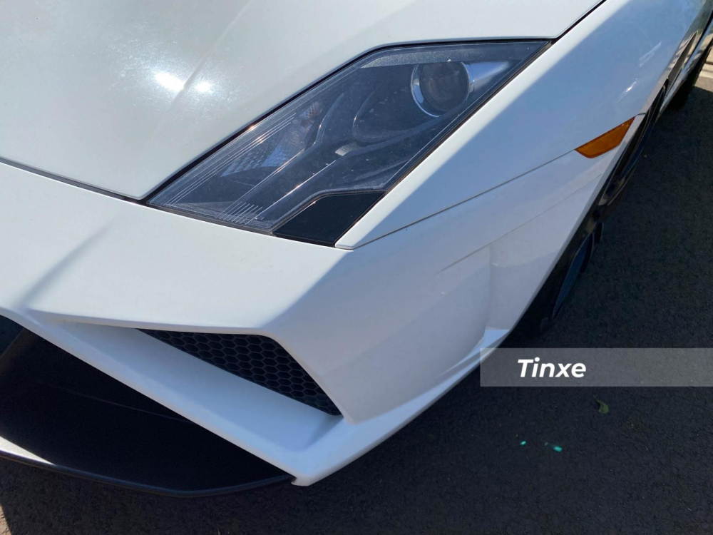 Hốc gió bên hông hình tam giác của Lamborghini Gallardo LP560-4 Spyder 50th Anniversary